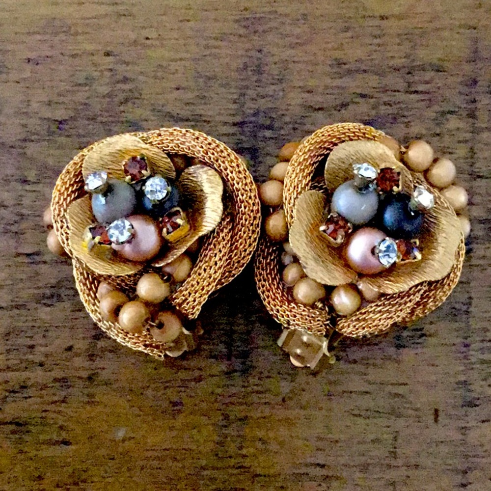 Beautiful Vintage Clip On Earrings